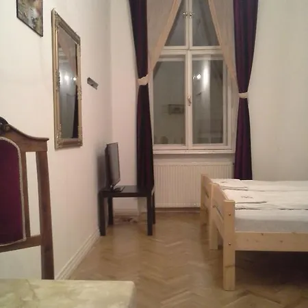 Old Monarchia 3*