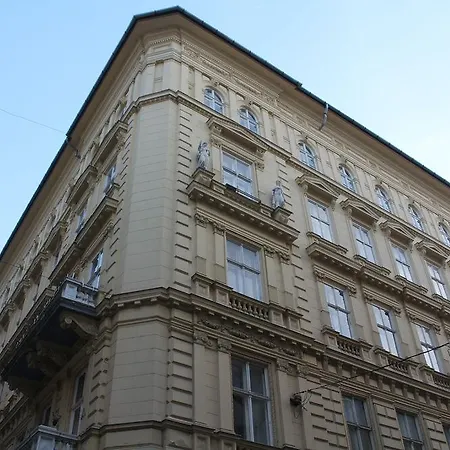 Old Monarchia 3* Budapest