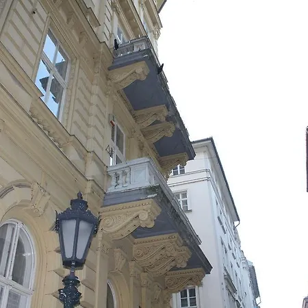 Old Monarchia Hotel 3*