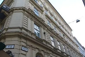 Old Monarchia Hotel